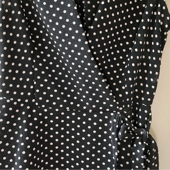 Monteau Los Angeles Surplice Neckline Faux Wrap Top Size Small (Junior’s) - Picture 10 of 11